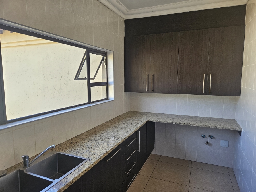 To Let 5 Bedroom Property for Rent in Sable Hills Gauteng