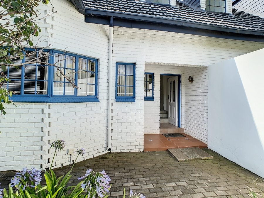 To Let 2 Bedroom Property for Rent in Silver Lakes Golf Estate Gauteng