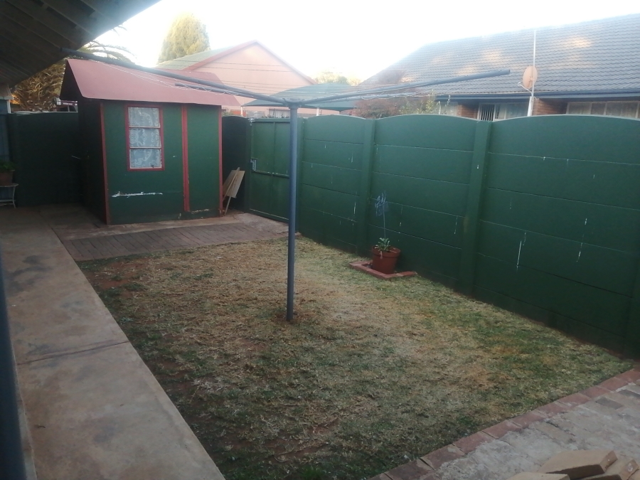 2 Bedroom Property for Sale in Carletonville Central Gauteng