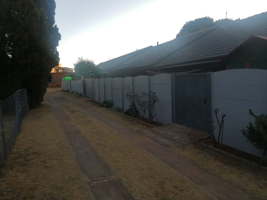 2 Bedroom Property for Sale in Carletonville Central Gauteng