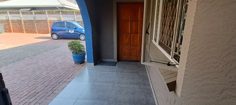 To Let 1 Bedroom Property for Rent in Linden Gauteng