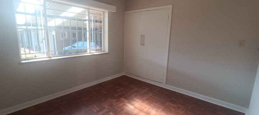 To Let 1 Bedroom Property for Rent in Linden Gauteng