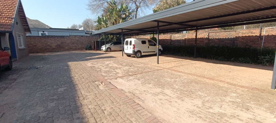 To Let 1 Bedroom Property for Rent in Linden Gauteng