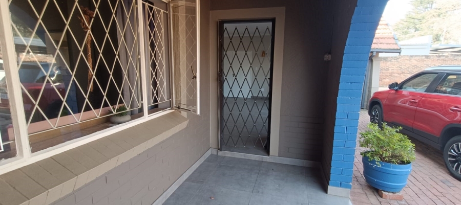 To Let 1 Bedroom Property for Rent in Linden Gauteng