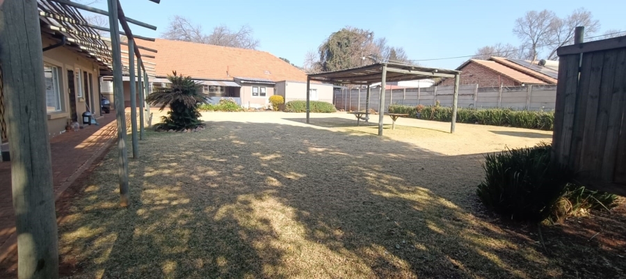 To Let 1 Bedroom Property for Rent in Linden Gauteng