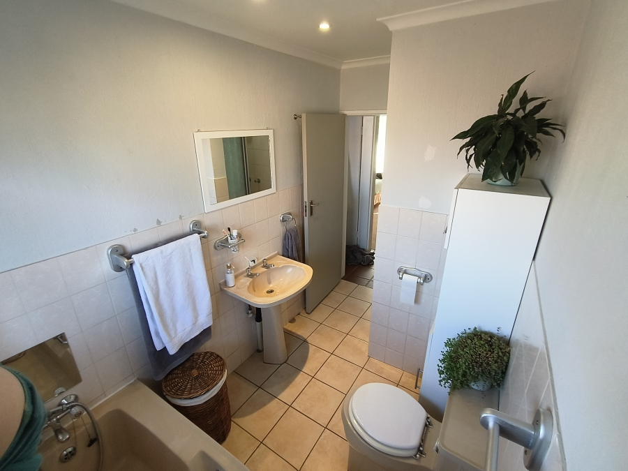 3 Bedroom Property for Sale in Die Hoewes Gauteng