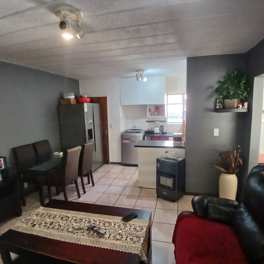 1 Bedroom Property for Sale in Linmeyer Gauteng