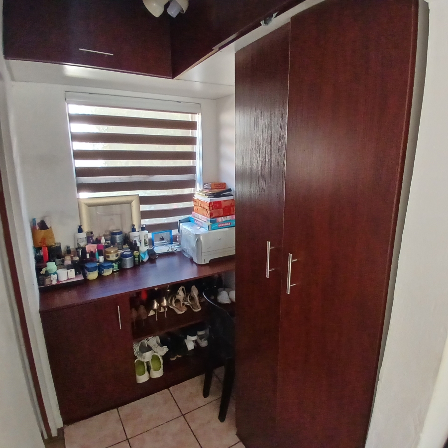 1 Bedroom Property for Sale in Linmeyer Gauteng