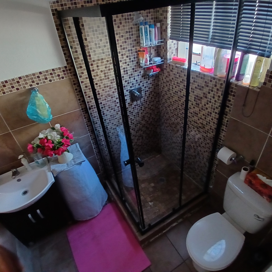 1 Bedroom Property for Sale in Linmeyer Gauteng