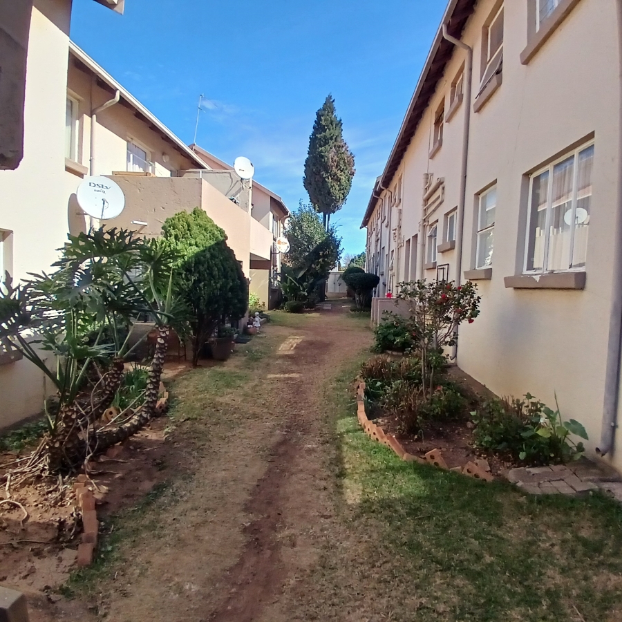 1 Bedroom Property for Sale in Linmeyer Gauteng