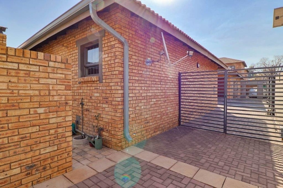 3 Bedroom Property for Sale in New Redruth Gauteng