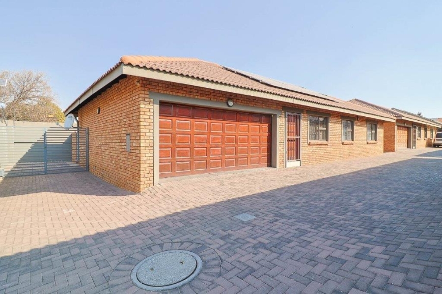 3 Bedroom Property for Sale in New Redruth Gauteng