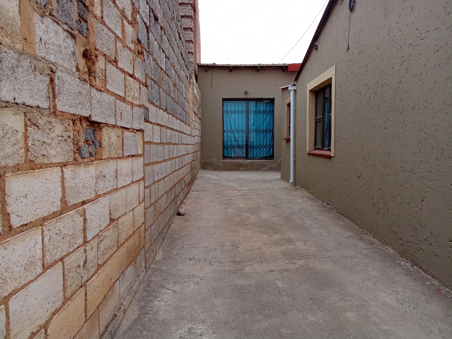 2 Bedroom Property for Sale in Moroka North Gauteng