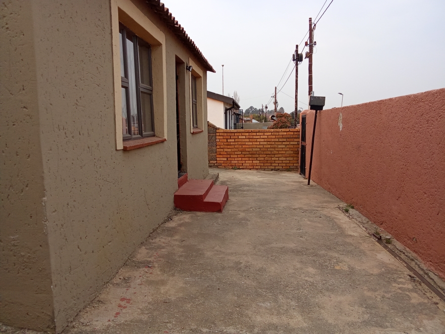 2 Bedroom Property for Sale in Moroka North Gauteng