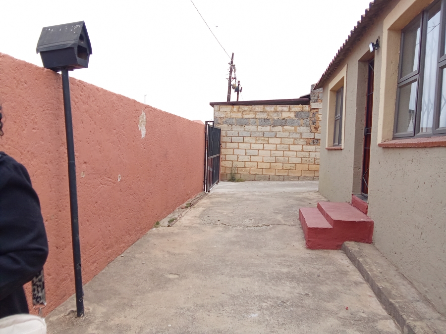 2 Bedroom Property for Sale in Moroka North Gauteng