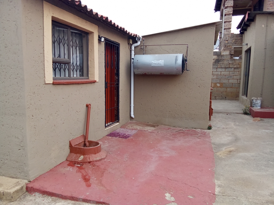 2 Bedroom Property for Sale in Moroka North Gauteng