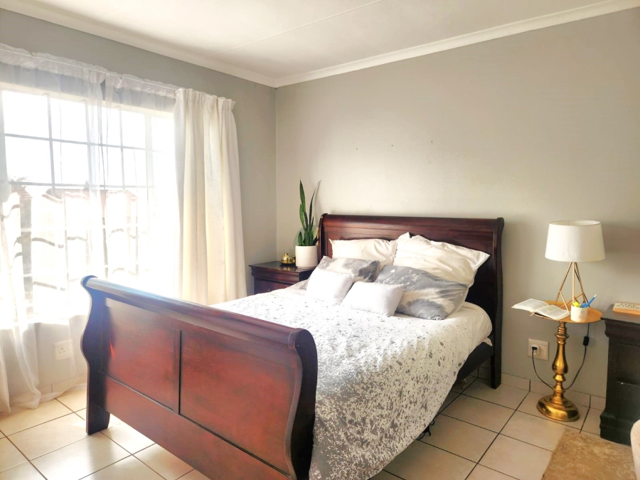 2 Bedroom Property for Sale in The Reeds Gauteng