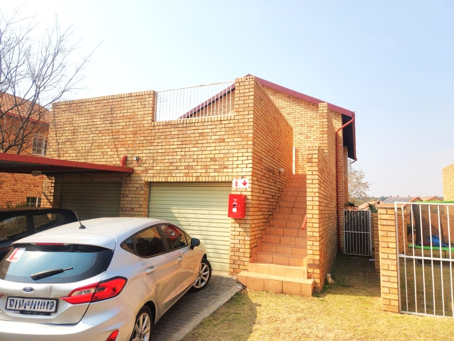 2 Bedroom Property for Sale in The Reeds Gauteng