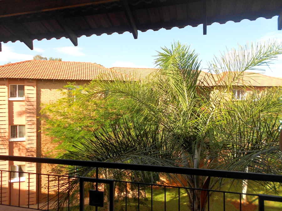 To Let 2 Bedroom Property for Rent in Die Hoewes Gauteng