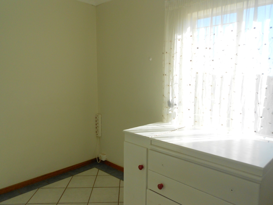 To Let 2 Bedroom Property for Rent in Die Hoewes Gauteng