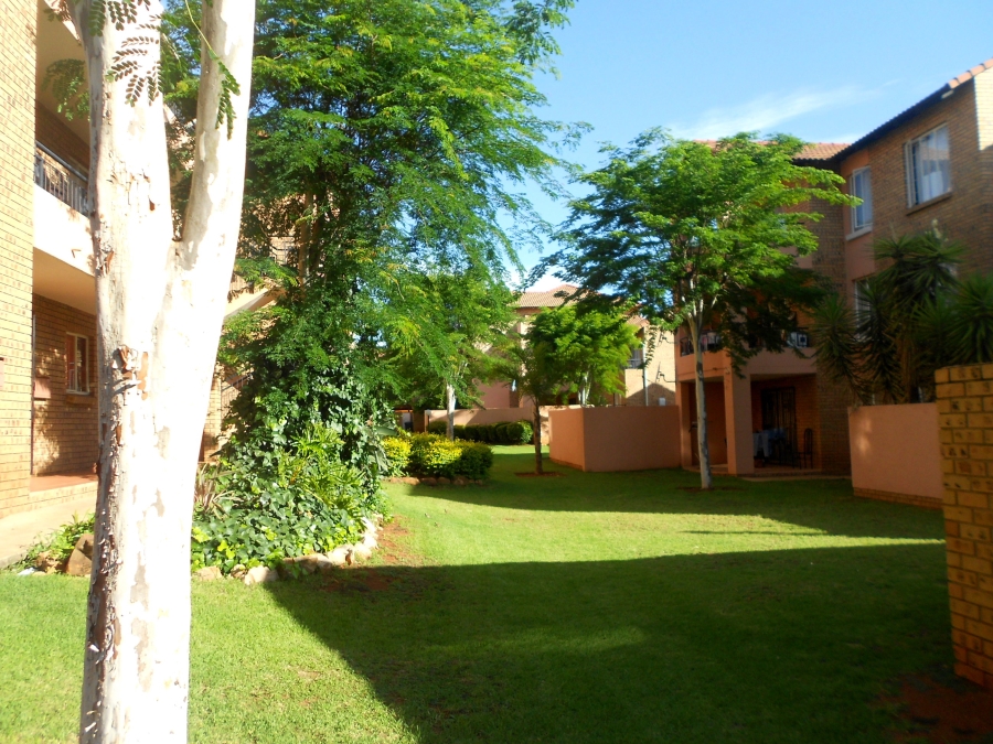 To Let 2 Bedroom Property for Rent in Die Hoewes Gauteng