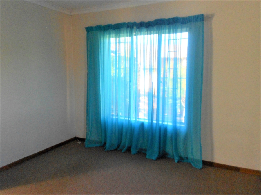 To Let 2 Bedroom Property for Rent in Die Hoewes Gauteng