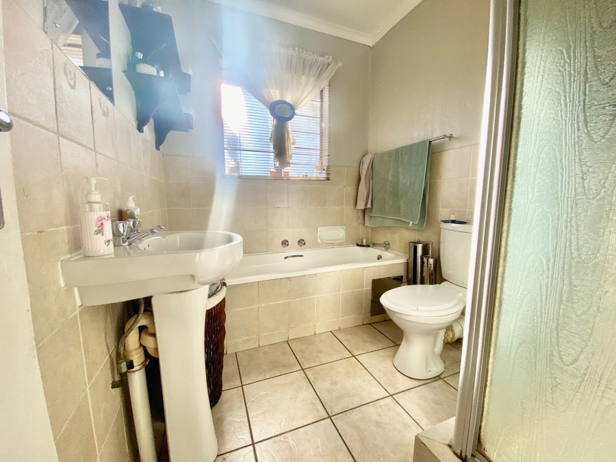 2 Bedroom Property for Sale in Amberfield Gauteng