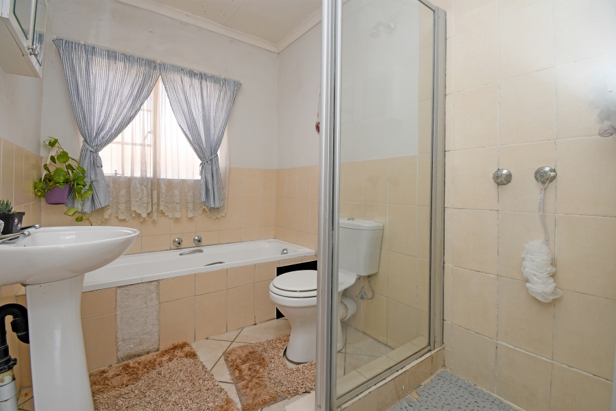 2 Bedroom Property for Sale in Buccleuch Gauteng