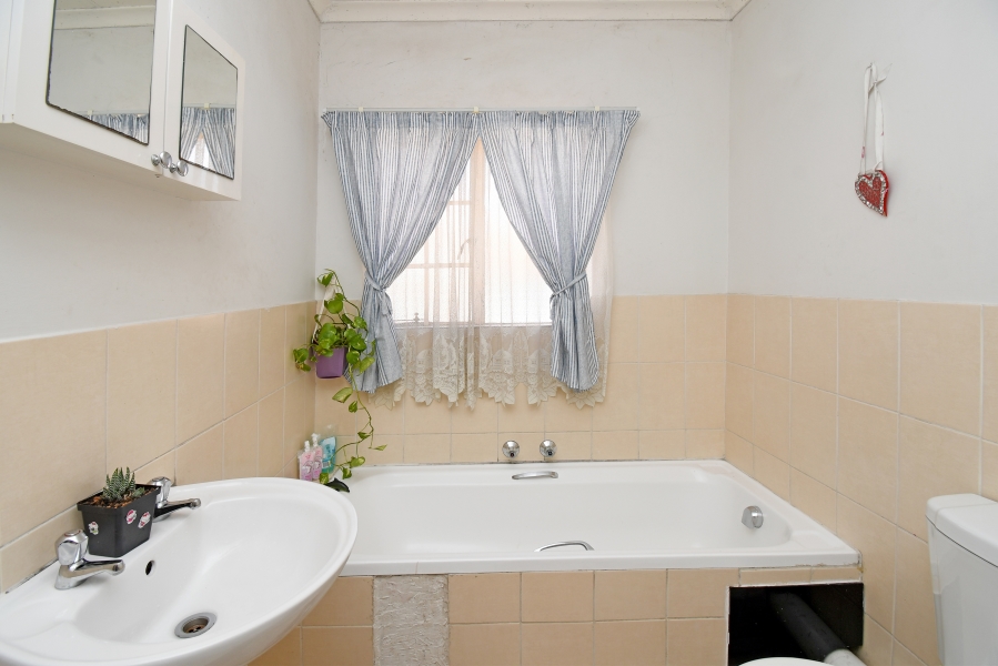 2 Bedroom Property for Sale in Buccleuch Gauteng