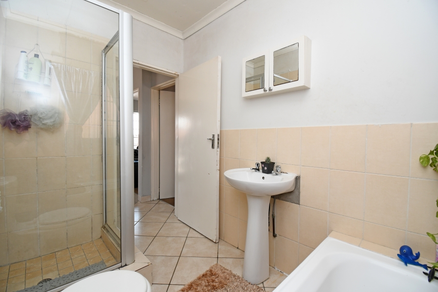 2 Bedroom Property for Sale in Buccleuch Gauteng