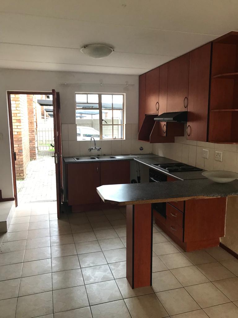 2 Bedroom Property for Sale in Sonneveld Gauteng