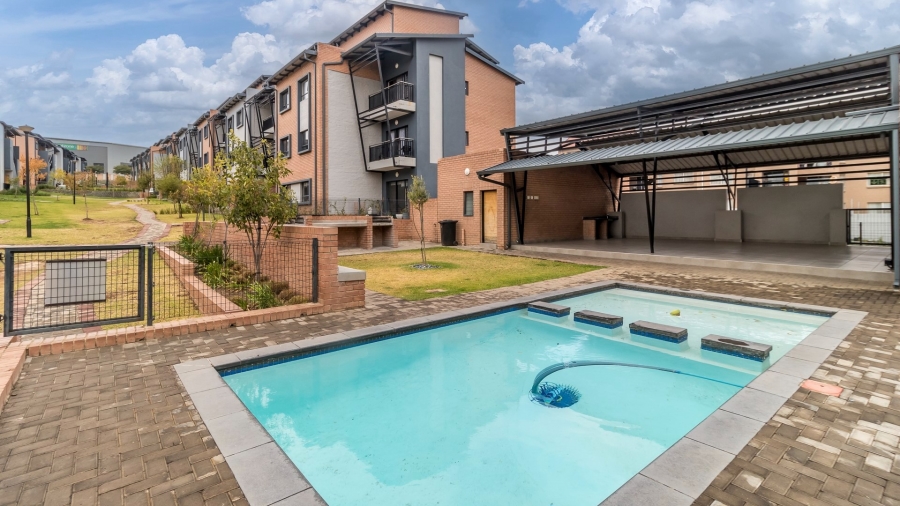 2 Bedroom Property for Sale in Vorna Valley Gauteng