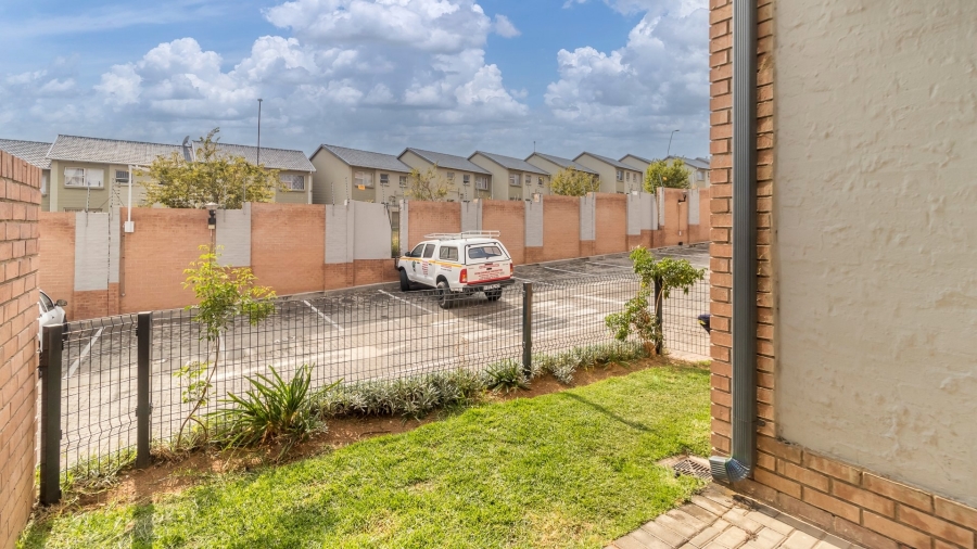 2 Bedroom Property for Sale in Vorna Valley Gauteng