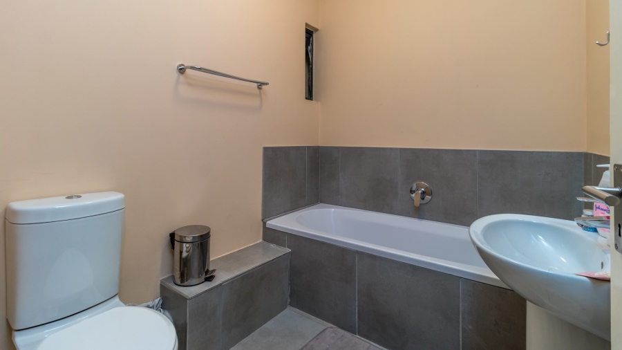 2 Bedroom Property for Sale in Vorna Valley Gauteng