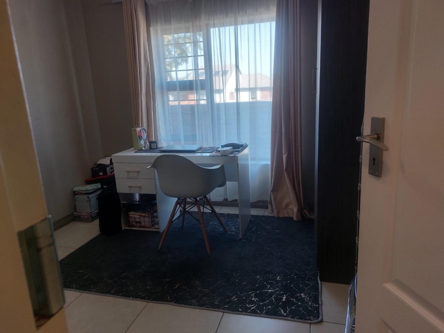 3 Bedroom Property for Sale in Amberfield Gauteng