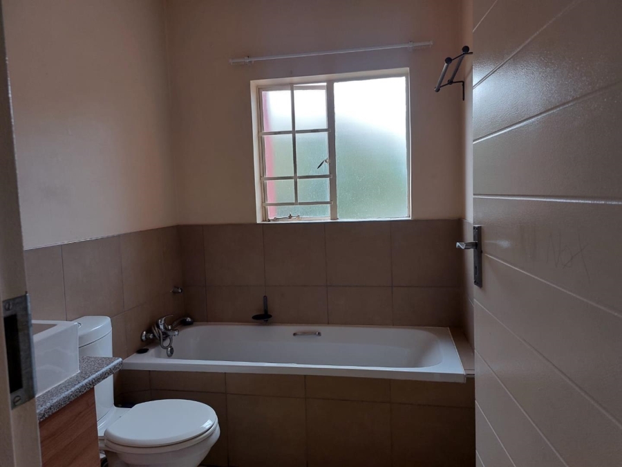 3 Bedroom Property for Sale in Monavoni Gauteng