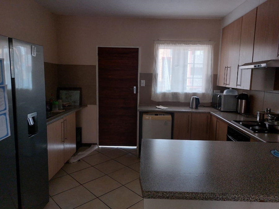 3 Bedroom Property for Sale in Monavoni Gauteng