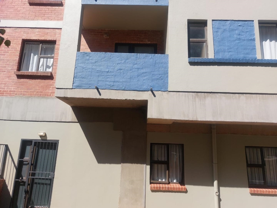 2 Bedroom Property for Sale in Die Hoewes Gauteng