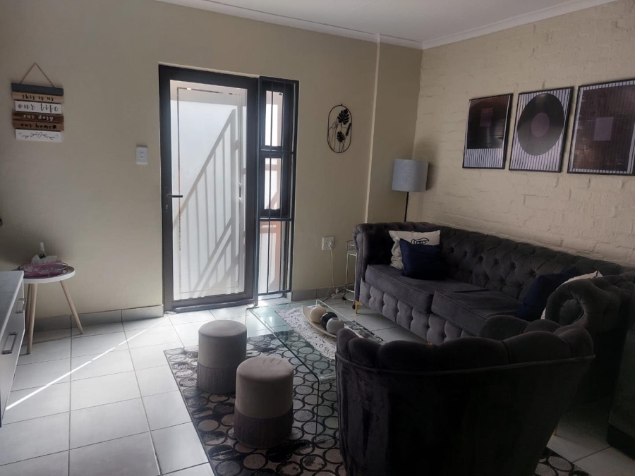 2 Bedroom Property for Sale in Die Hoewes Gauteng