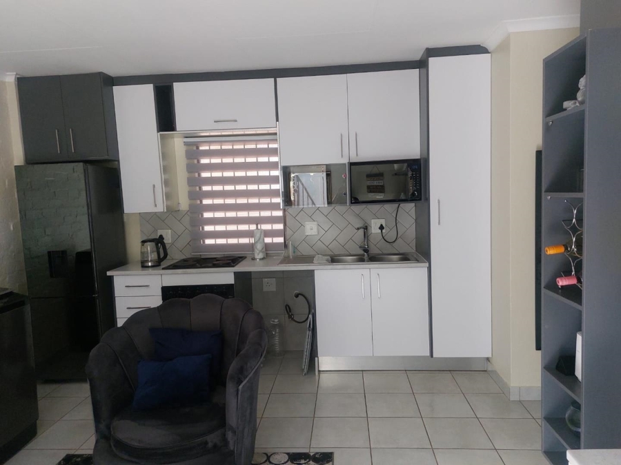 2 Bedroom Property for Sale in Die Hoewes Gauteng