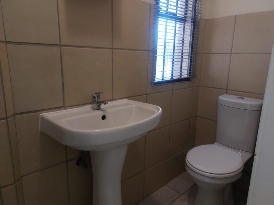 2 Bedroom Property for Sale in Die Hoewes Gauteng