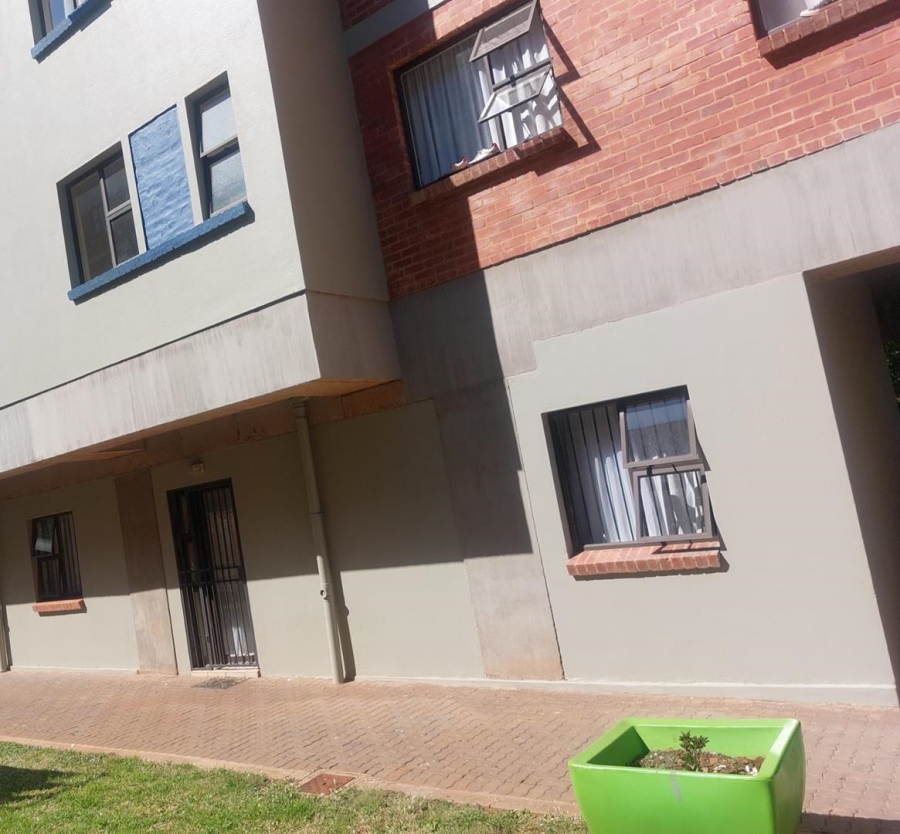 2 Bedroom Property for Sale in Die Hoewes Gauteng