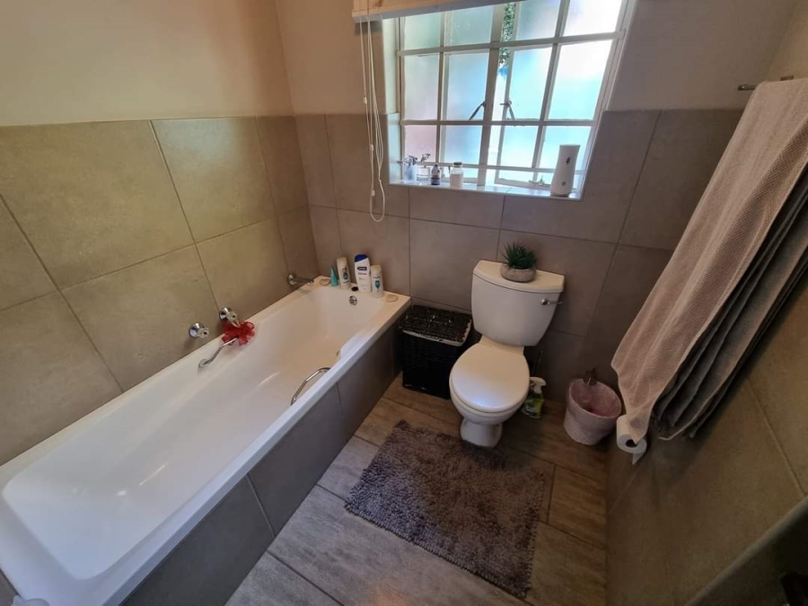 3 Bedroom Property for Sale in Faerie Glen Gauteng