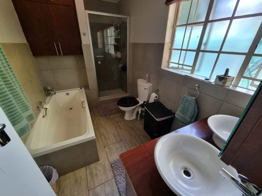 3 Bedroom Property for Sale in Faerie Glen Gauteng