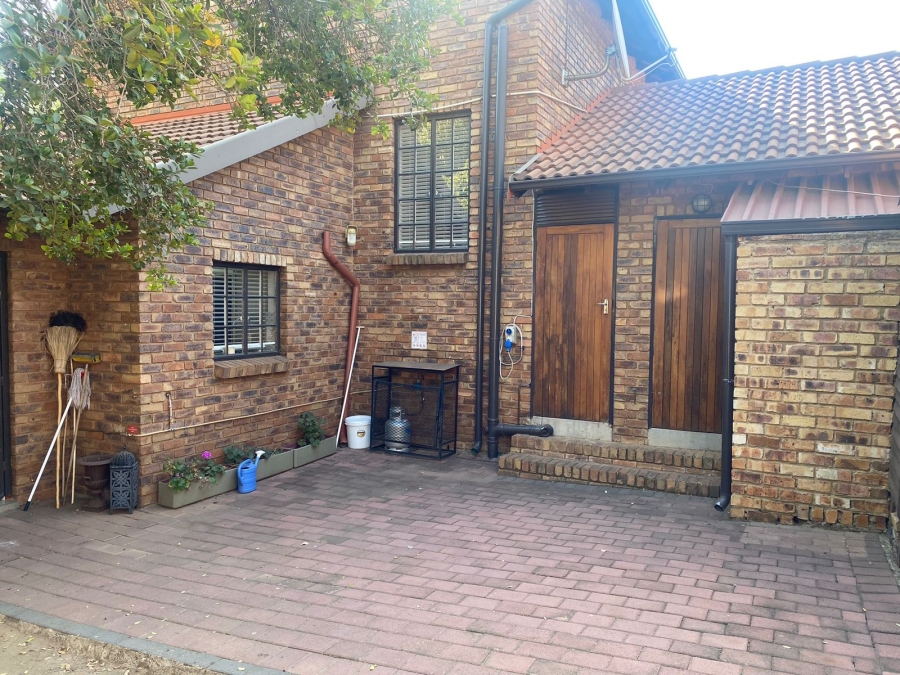 3 Bedroom Property for Sale in Faerie Glen Gauteng