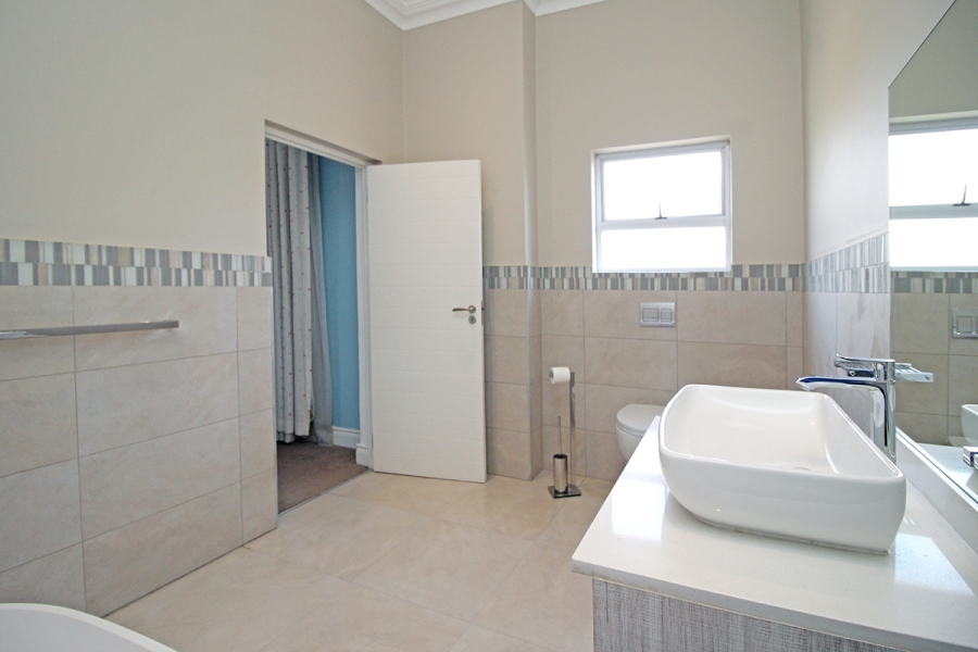 4 Bedroom Property for Sale in Waterfall Country Estate Gauteng