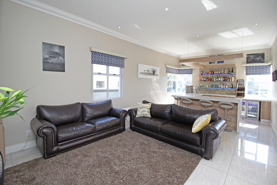 4 Bedroom Property for Sale in Waterfall Country Estate Gauteng