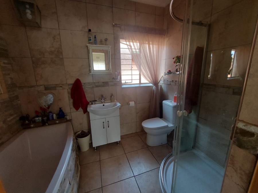 3 Bedroom Property for Sale in Dalpark Proper Gauteng