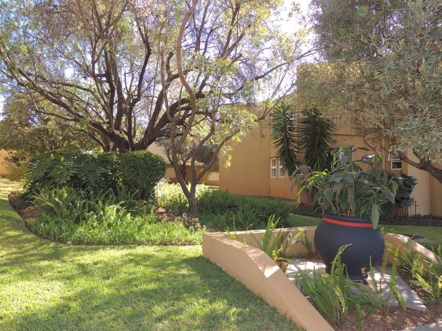 2 Bedroom Property for Sale in Little Falls Gauteng