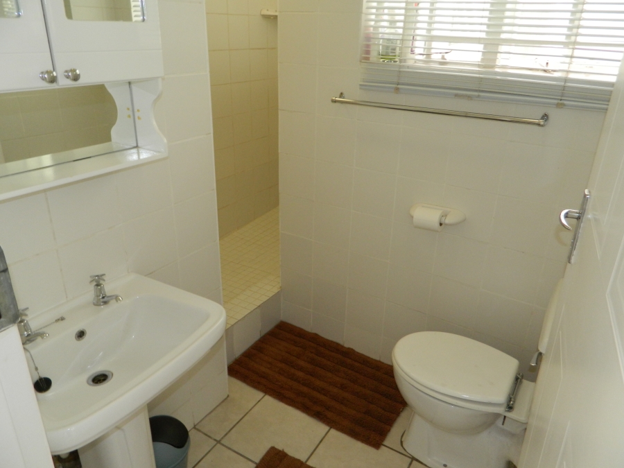 To Let 2 Bedroom Property for Rent in Silver Lakes Gauteng